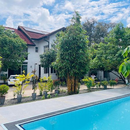 Aradhana Airport Transit Hotel كاتوناياكى المظهر الخارجي الصورة