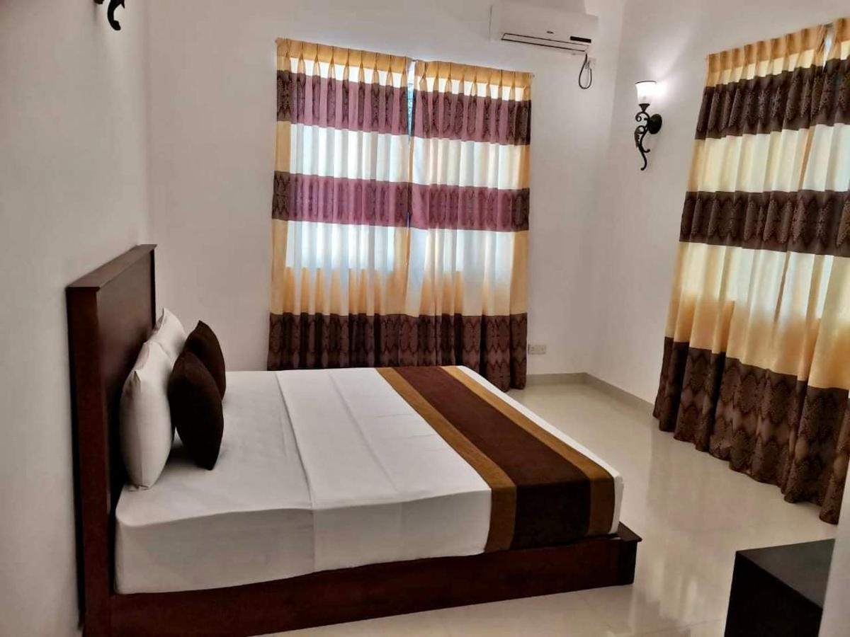 Aradhana Airport Transit Hotel كاتوناياكى المظهر الخارجي الصورة