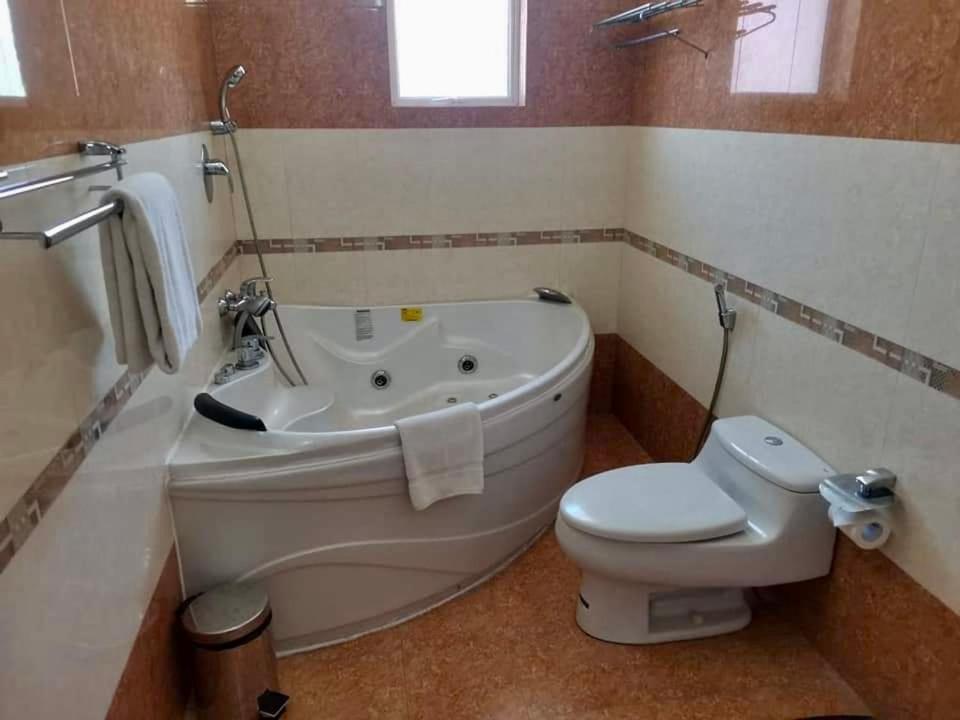 Aradhana Airport Transit Hotel كاتوناياكى المظهر الخارجي الصورة