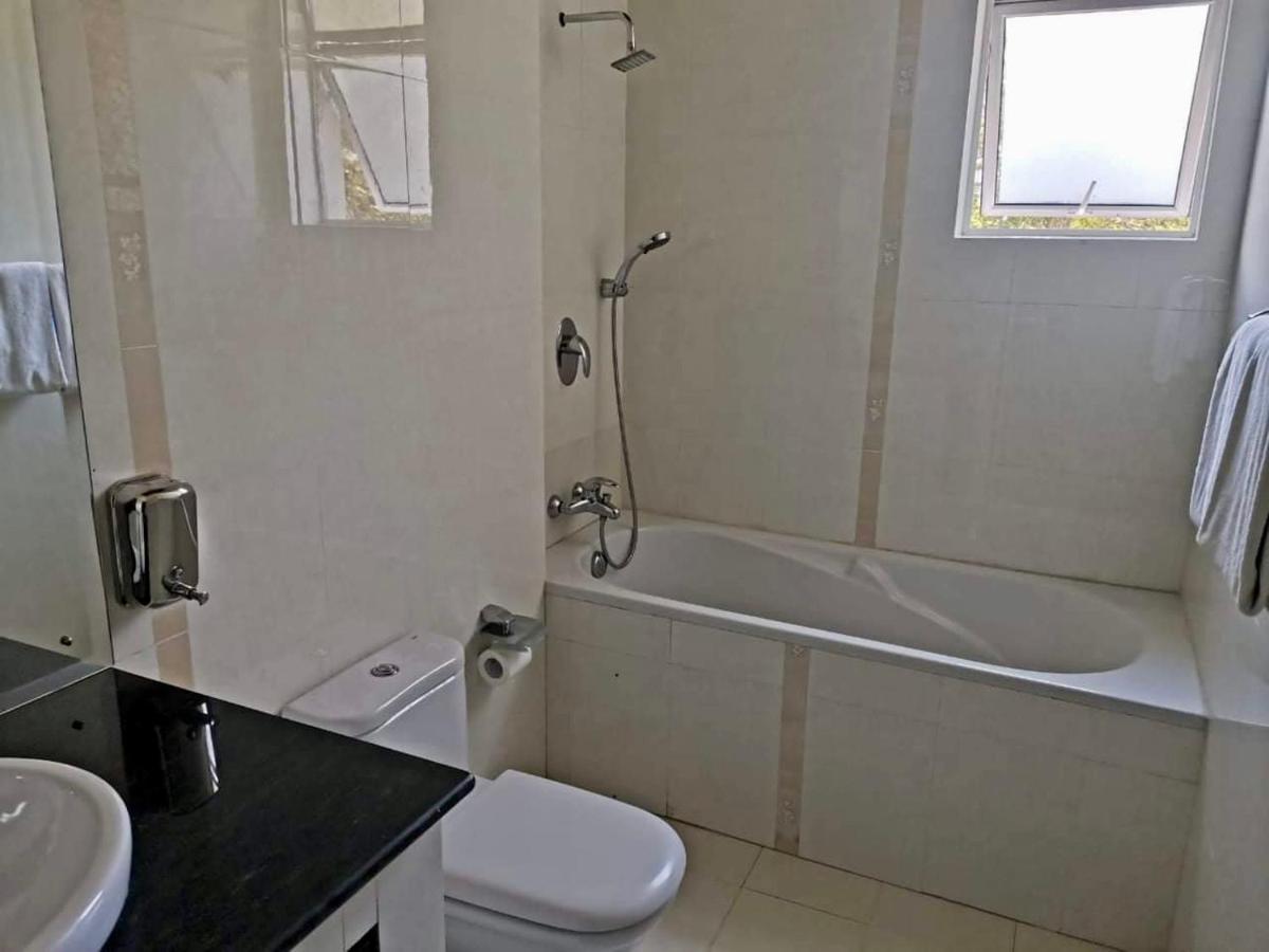 Aradhana Airport Transit Hotel كاتوناياكى المظهر الخارجي الصورة