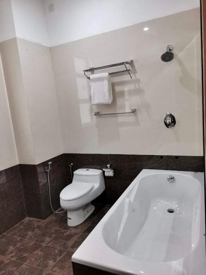 Aradhana Airport Transit Hotel كاتوناياكى المظهر الخارجي الصورة