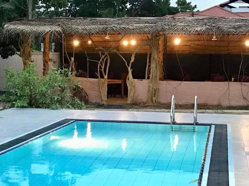 Aradhana Airport Transit Hotel كاتوناياكى المظهر الخارجي الصورة