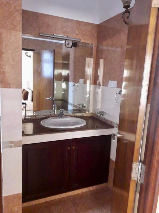 Aradhana Airport Transit Hotel كاتوناياكى المظهر الخارجي الصورة