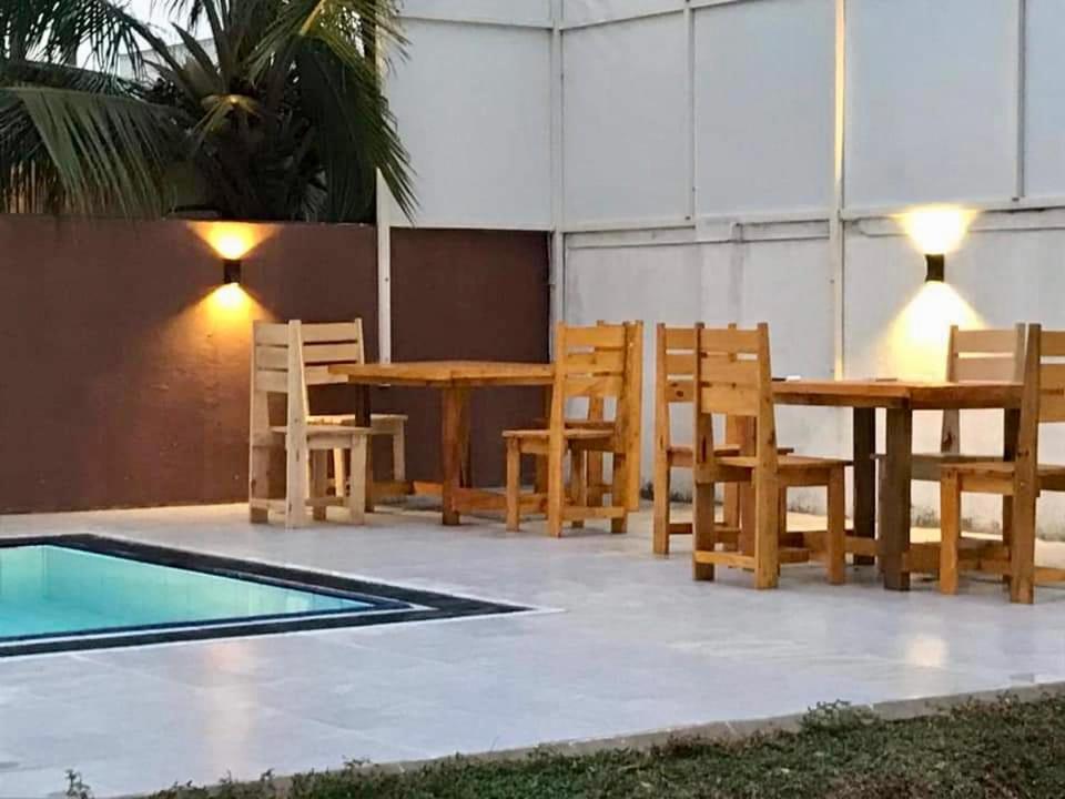 Aradhana Airport Transit Hotel كاتوناياكى المظهر الخارجي الصورة