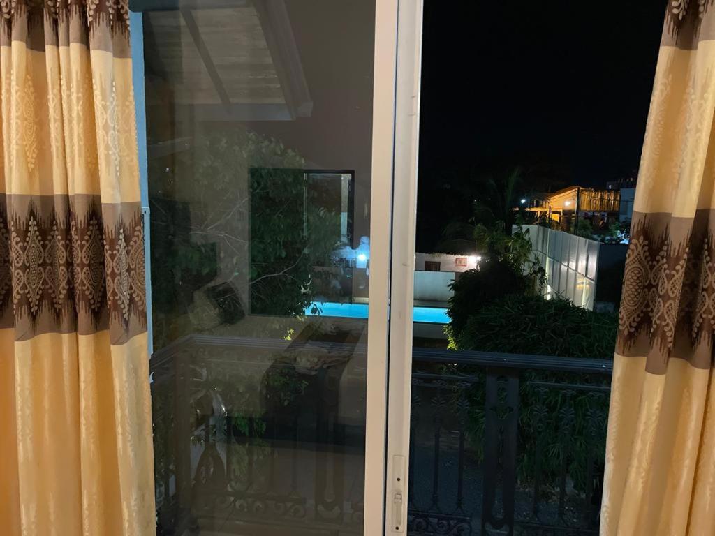 Aradhana Airport Transit Hotel كاتوناياكى المظهر الخارجي الصورة