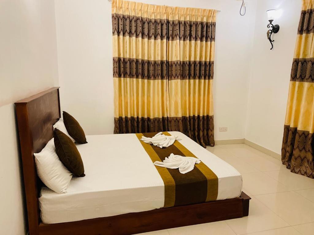 Aradhana Airport Transit Hotel كاتوناياكى المظهر الخارجي الصورة