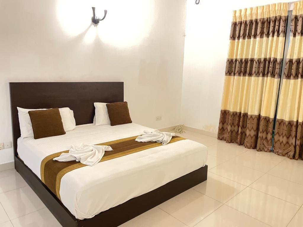 Aradhana Airport Transit Hotel كاتوناياكى المظهر الخارجي الصورة