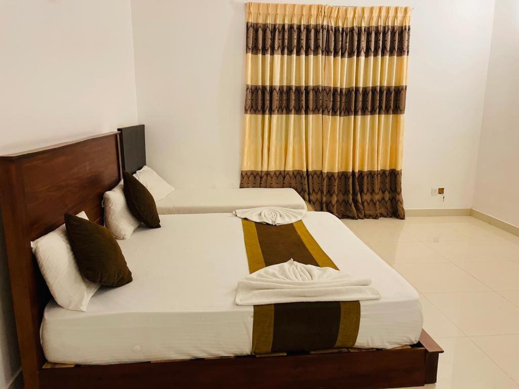 Aradhana Airport Transit Hotel كاتوناياكى المظهر الخارجي الصورة