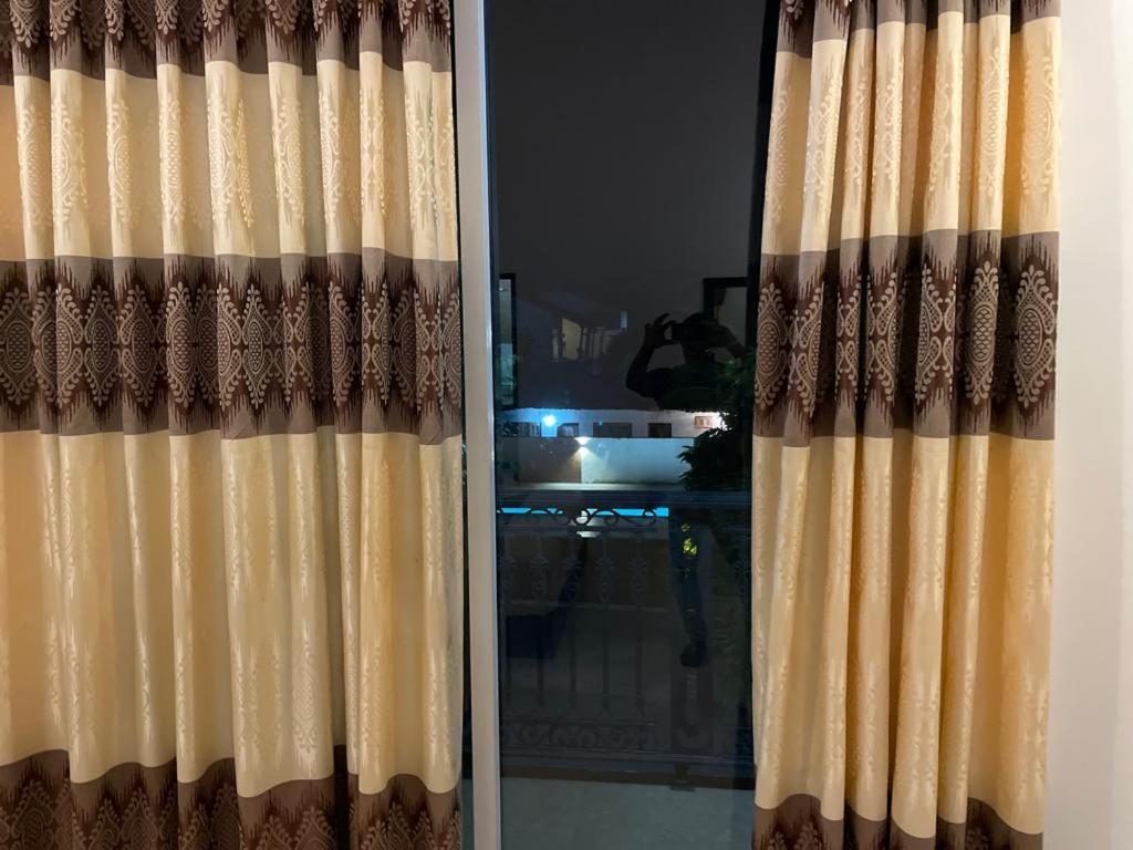 Aradhana Airport Transit Hotel كاتوناياكى المظهر الخارجي الصورة