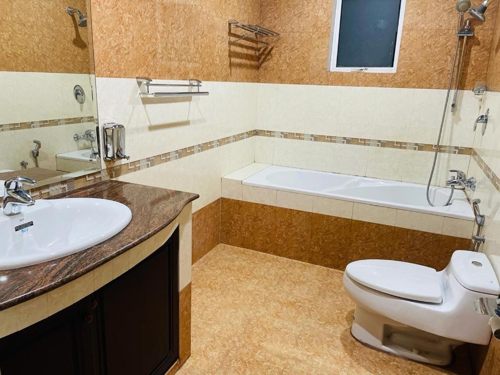 Aradhana Airport Transit Hotel كاتوناياكى المظهر الخارجي الصورة
