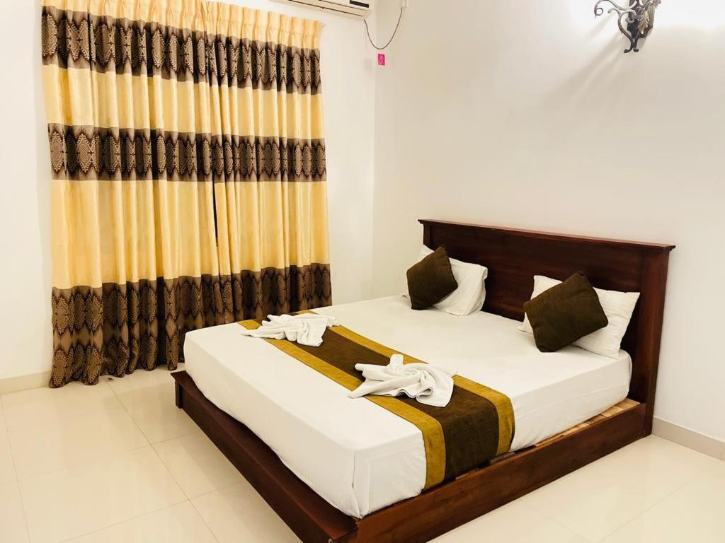 Aradhana Airport Transit Hotel كاتوناياكى المظهر الخارجي الصورة