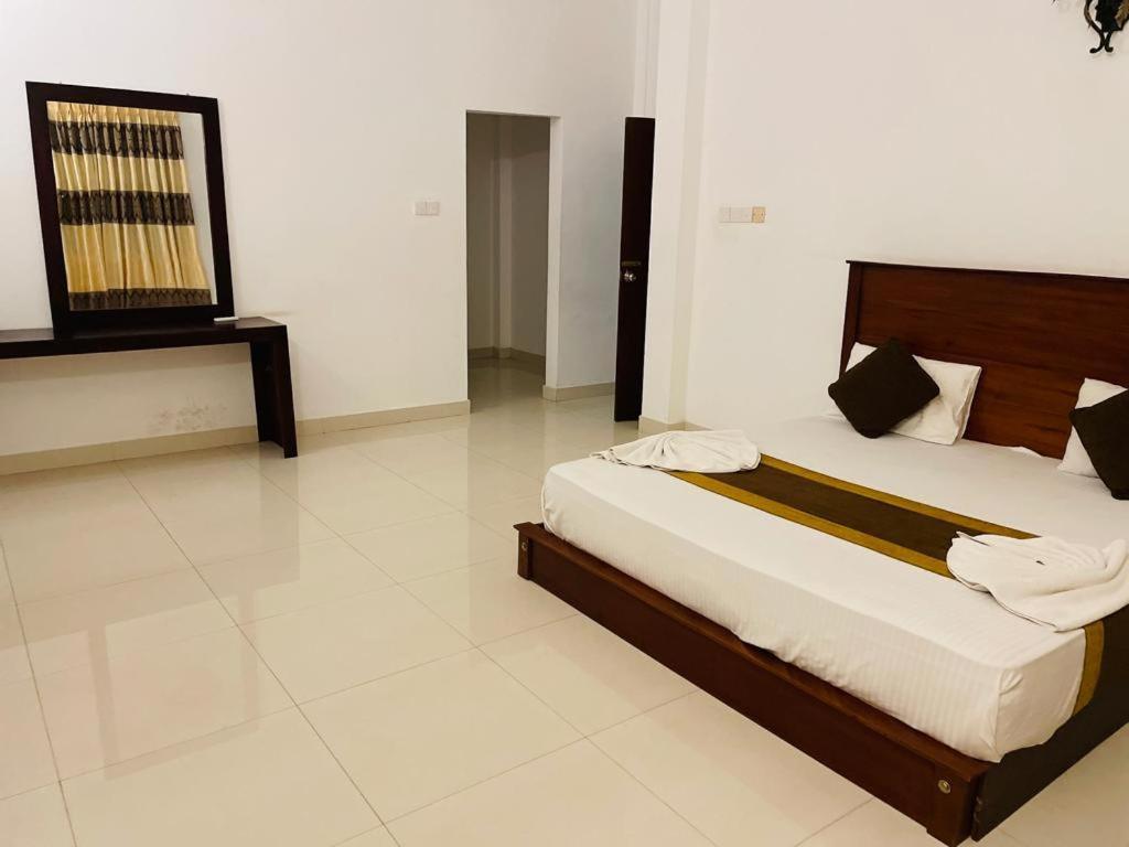 Aradhana Airport Transit Hotel كاتوناياكى المظهر الخارجي الصورة