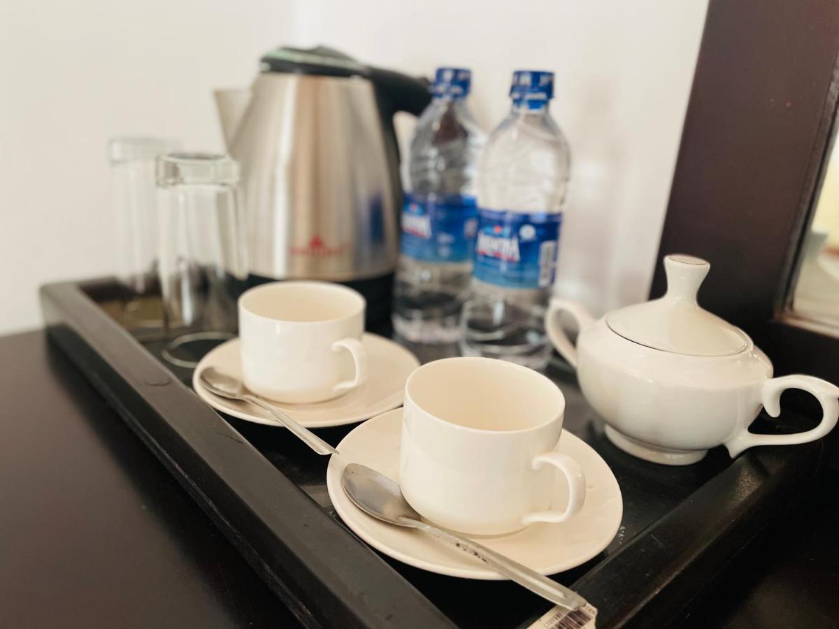 Aradhana Airport Transit Hotel كاتوناياكى المظهر الخارجي الصورة